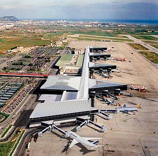 Vista aèria de la terminal nord de l'aeroport del Prat després de la construcció del mòdul M5